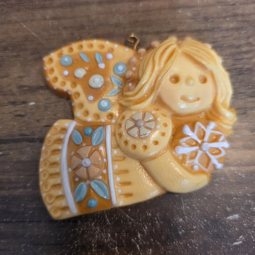 Christmas Tree Ornament Angel‎ Hallmark 1976 Vintage 3.5" x 2.5" Holiday Decor